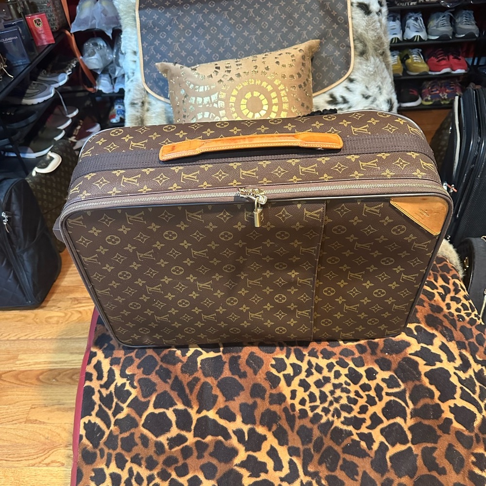 Louis Vuitton monogram carry on luggage - Picture 3 of 8